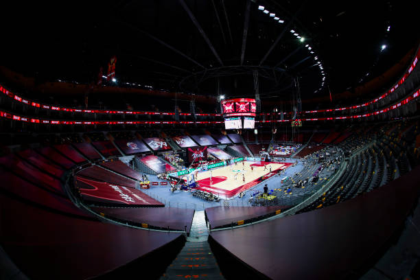 篮球裁判跑位策略：协同配合与区域分工详解